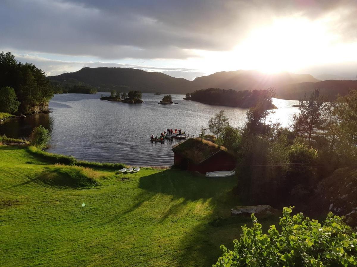 Teigen Leirstad, Feriehus Og Hytter Eikefjord エクステリア 写真